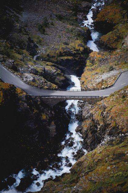 ถนนภูเขาสายทัศนียภาพในนอร์เวย์ ระหว่างเส้นทาง Hallingdal สู่ Geilo