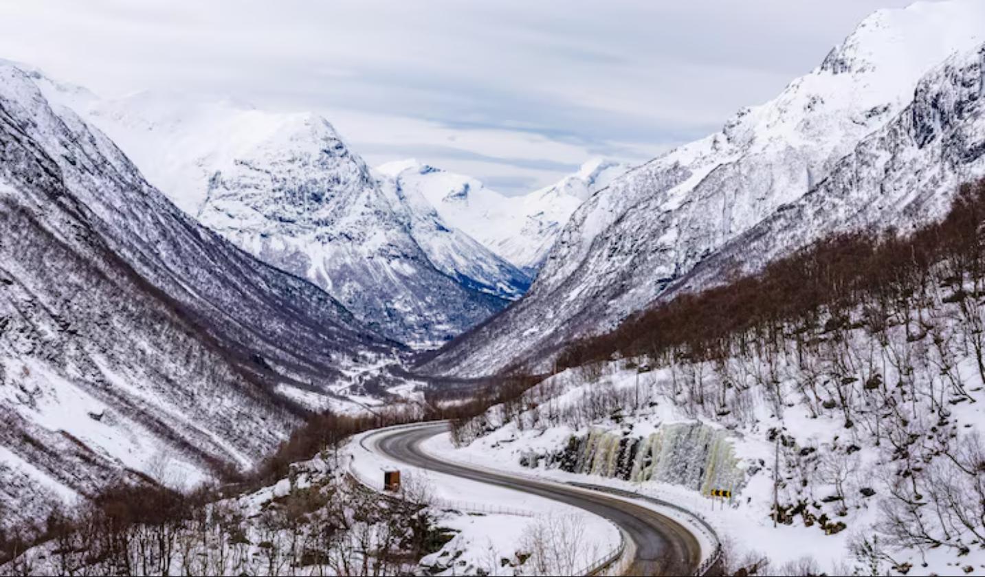 ถนนเลิลดเขาหิมะคลุมหีมะ Tromso-Narvik